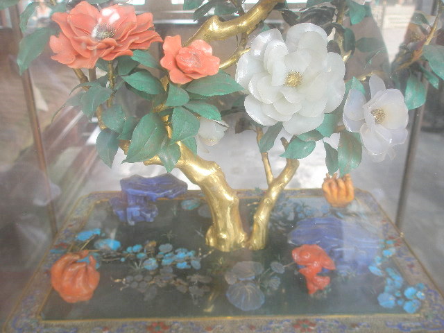 宝石で造られたボタン花画像
