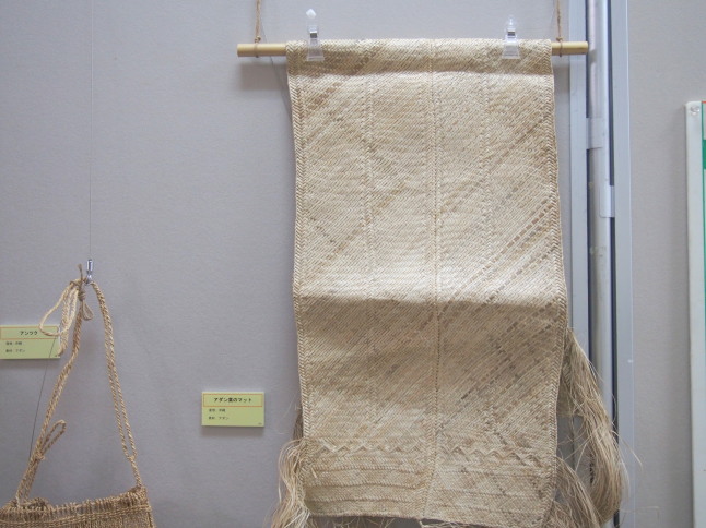 アダン繊維の沖縄織物写真
